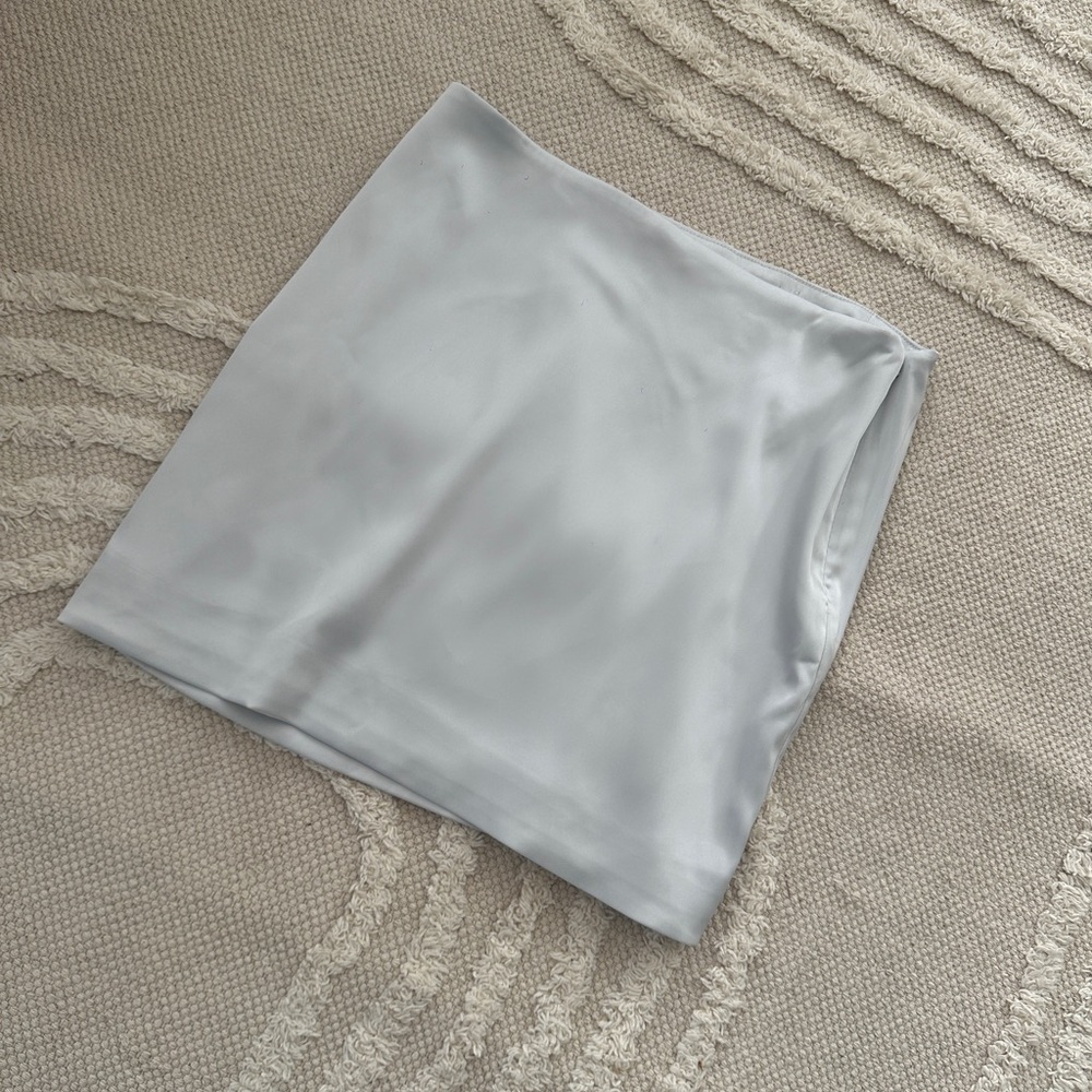 Aritzia Silk Skirt 🩵